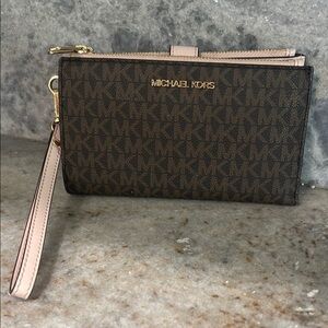 NWT Michael Kors Signature Brown and Blush Jet Set Travel Wristlet